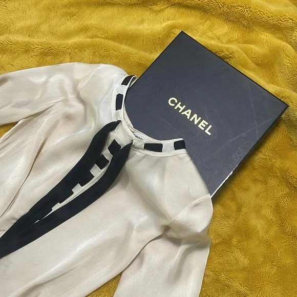 1983 Chanel Silk Back Button Down Blouse - Picture 13 of 13